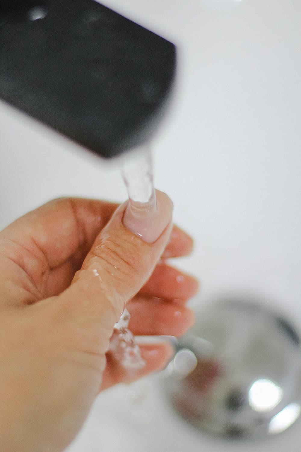 Почему на пальцах все время появляются заусенцы?